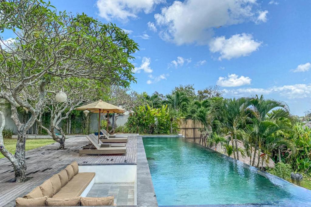 Elegant 4-Bedroom Villa for Freehold in the Tranquil Residential Side of Canggu