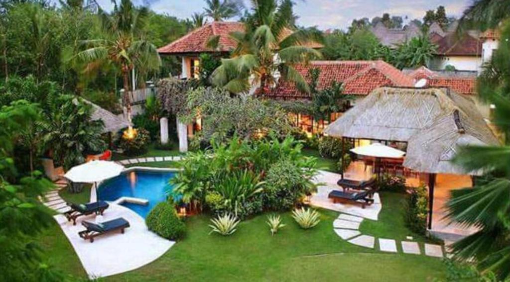 FOR SALE 9 BEDROOM VILLA IN SEMINYAK