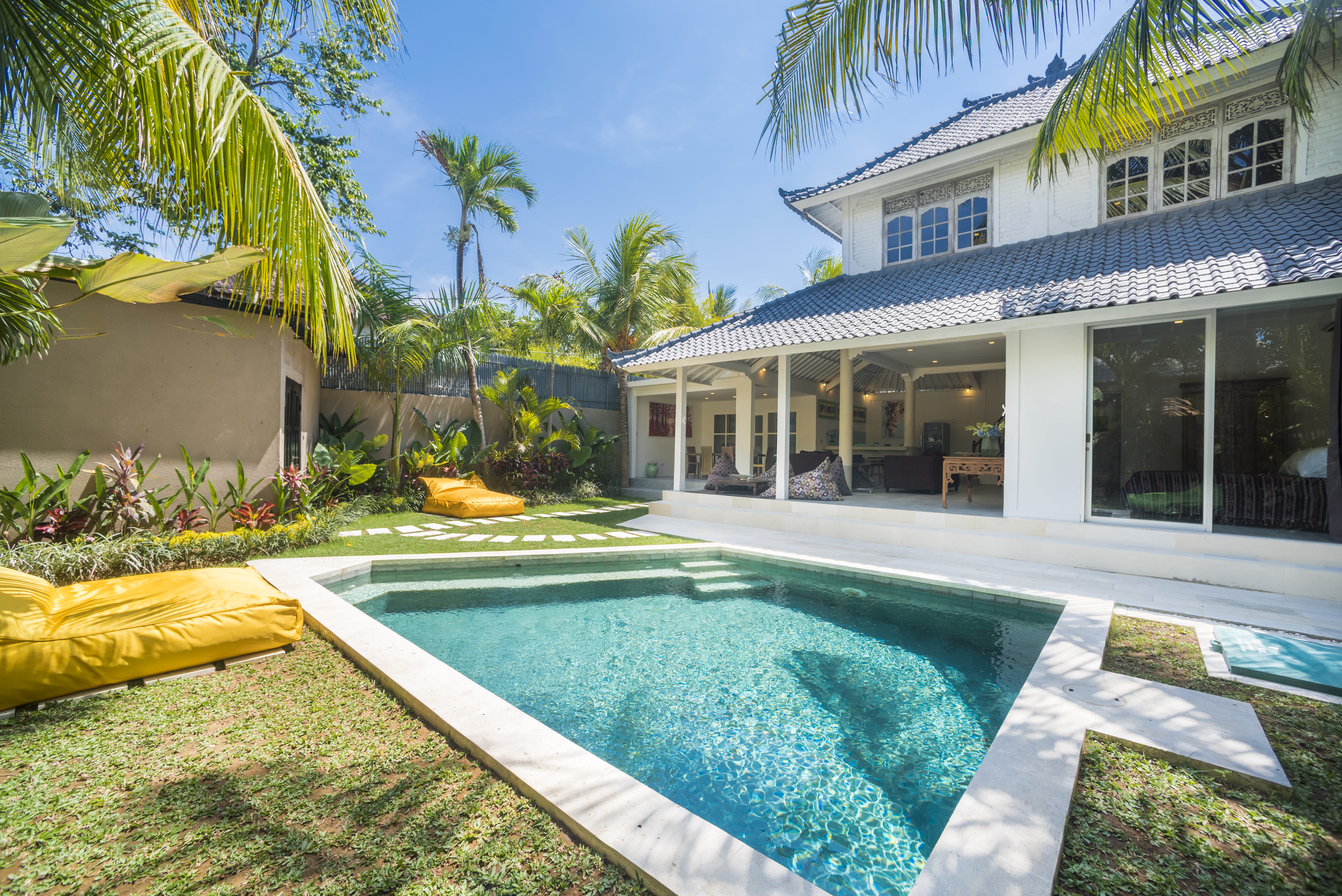 READY NOW 4 BEDROOM VILLA WITH PRIVATE POOL FOR SALE LEASEHOLD IN SEMINYAK